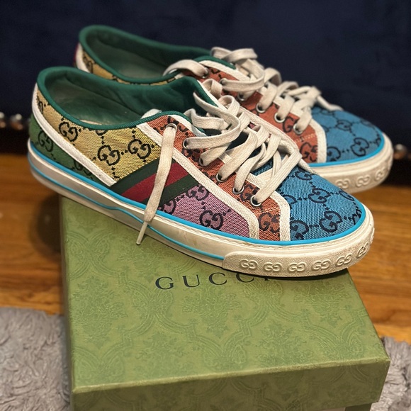 NEW CANVAS GUCCI (Authentic) Sneakers - Picture 3 of 8